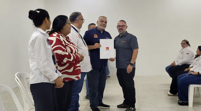 Alcaldía de Maracaibo entrega 28 títulos de terrenos ejidos