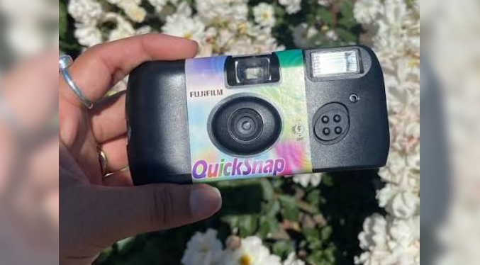 El ‘boom’ de lo analógico en la era tecnológica: Fujifilm rescata sus cámaras desechables
