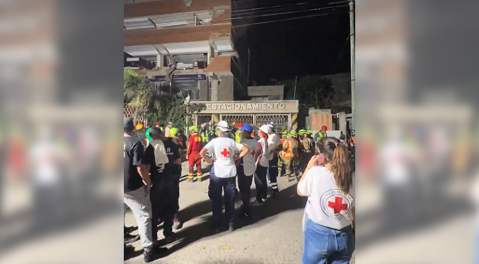 Un operativo de rescate por los terremotos en Venezuela supera las 48 horas