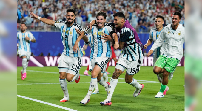 Golazo de Julián Álvarez coloca a Argentina en otra semifinal del Mundial al vencer 3-1 a Suiza