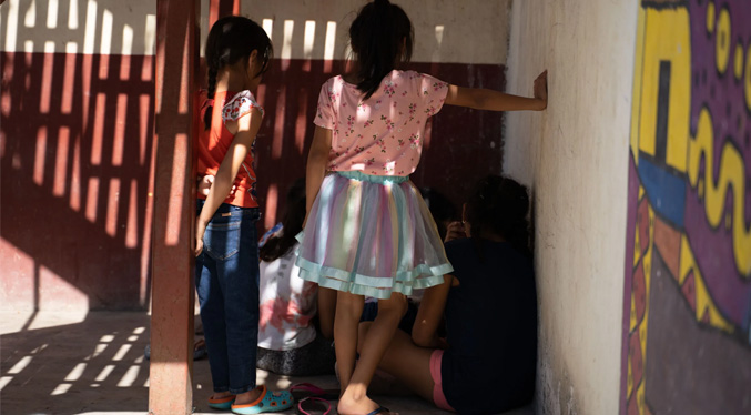 Niños migrantes en México sufren estigmas y temor al arresto, denuncia Plan Internacional
