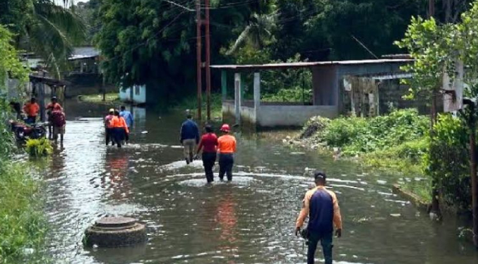 Desborde del río Orinoco afecta a seis sectores del estado Amazonas y obliga a desalojar a 30 familias