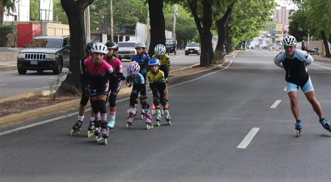 Cada domingo en la Ciclovía aumenta el número de patinadores