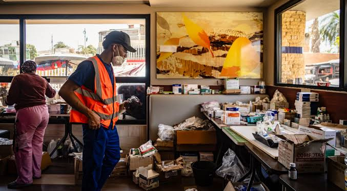 Un McDonald’s convertido en hospital: La improvisación marcan la primera semana del terremoto en Venezuela