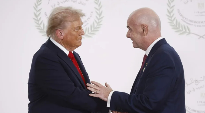 Trump reconoce que pidió una revisión a Infantino por la tarjeta roja a Balogun