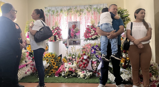 Familiares y amigos de La Concepción despiden a Vicky Urdaneta, víctima del doblete sísmico del 24-Jun