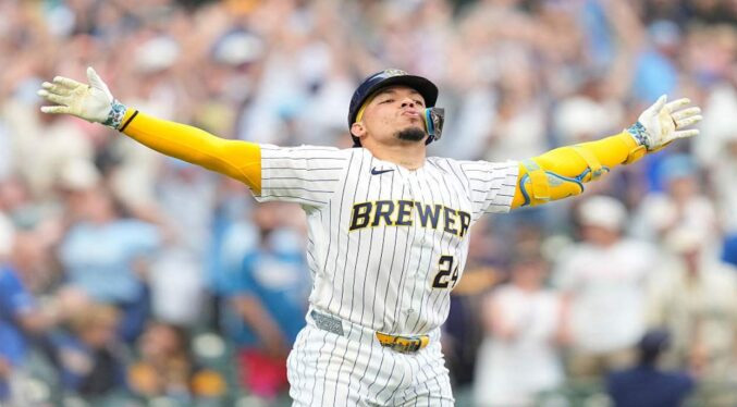 William Contreras da el batazo de oro y cerró remontada de Milwaukee