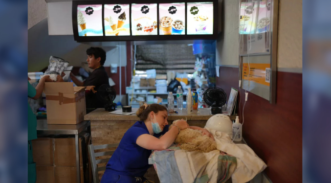 Dueños de mascotas perdidas en terremoto acuden a “Hospital McDonald’s”