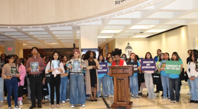 Florida prohíbe a estudiantes indocumentados ingresar a los colleges y programas públicos de adultos
