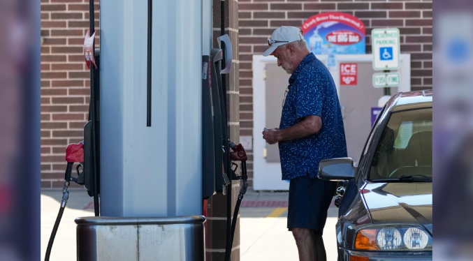 La gasolina en EEUU vuelve a promediar 4 dólares por galón tras ataques de EEUU e Irán