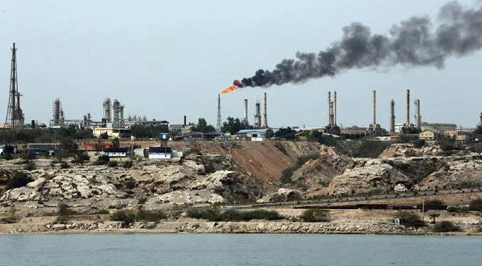 Irán defiende soberanía sobre Ormuz y reanuda exportaciones de crudo
