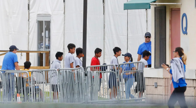 Miles de niños inmigrantes quedarían sin defensa legal por el fin de un contrato federal