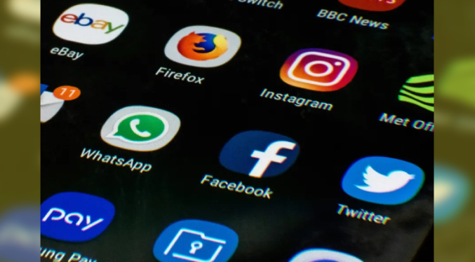 Un número creciente de países prohíbe las redes sociales a los menores