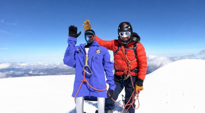 Robot humanoide abre ruta a estudios en climas extremos desde la cima más alta de Ecuador