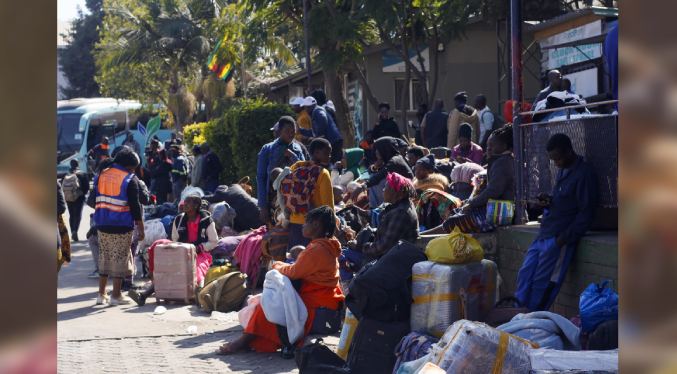 Zimbabue repatría a casi 100.000 nacionales tras la violencia xenófoba en Sudáfrica
