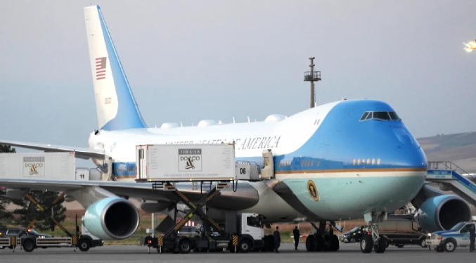 Trump confirma su misterioso cambio de avión que desató preguntas y confusión