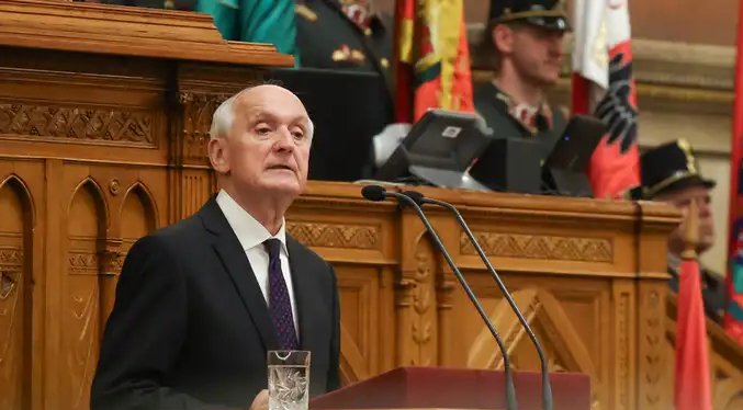 András Baka es elegido como presidente de Hungría