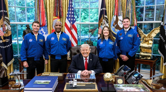 Trump entrega la Medalla de Honor Espacial a los cuatro astronautas de Artemis II