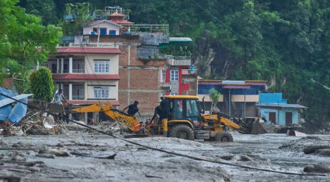 China evacúa zonas del Tíbet ante el riesgo de ruptura de un lago formado tras la riada