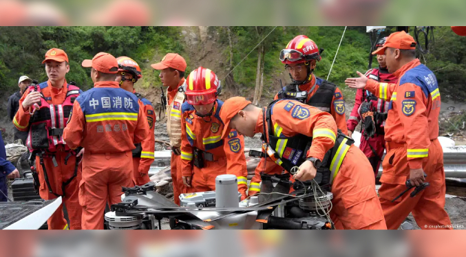 China reanuda operaciones de rescate en frontera con Nepal