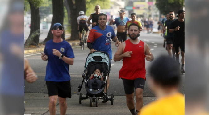Corredores se entrenan cada domingo en la Ciclovía de Maracaibo para próximas competencias 10K