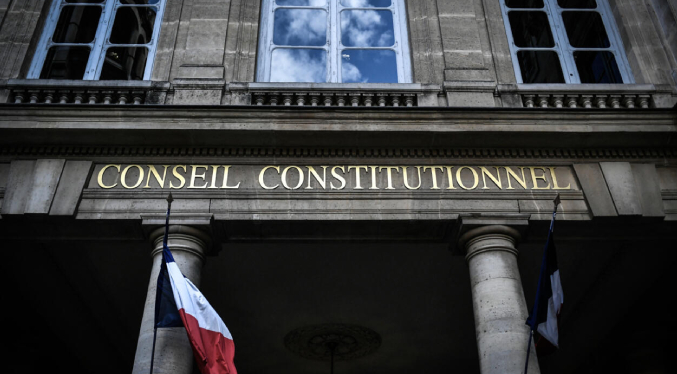 Tribunal constitucional de Francia veta prohibición a las redes sociales a los menores de 15 años