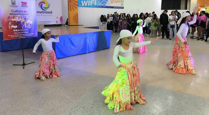 Un total de 140 bailarines ofrecieron la muestra «La Danza nos Une»