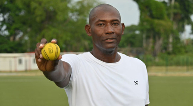 Erick Rodríguez bate récord mundial de toques a una pelota de béisbol 5