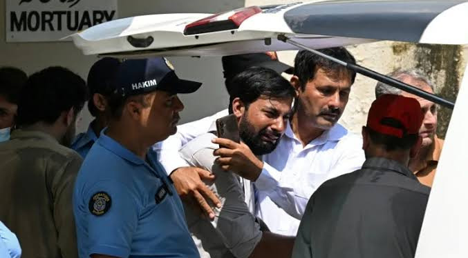 Múltiples recién nacidos mueren durante incendio en un hospital en Pakistán