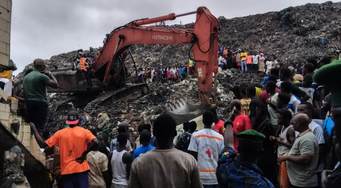 Reportan unos 30 muertos por un derrumbe en un vertedero en Guinea