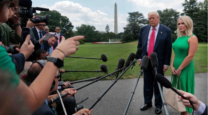 Karoline Leavitt deja su cargo como secretaria de prensa de Trump: «Una decisión agridulce»