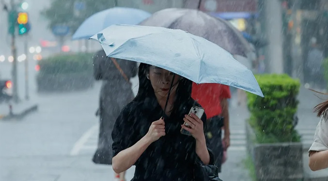 Tifón Dolphin deja lluvias récord y más de 1,6 millones de evacuados en China