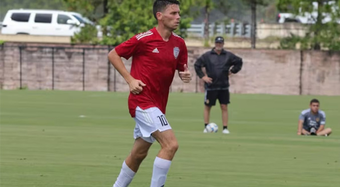 Futbolista argentino queda detenido por ICE justo cuando viajaba con su equipo desde Florida