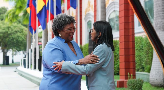 Primera Ministra de Barbados llega a Venezuela para profundizar cooperación bilateral