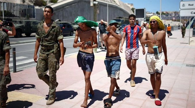 España asegura que volvieron 70 mil personas que llegaron a Ceuta