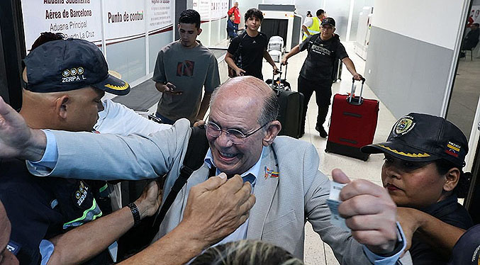 Regresa a Venezuela colaborador de Machado que estuvo asilado en residencia argentina