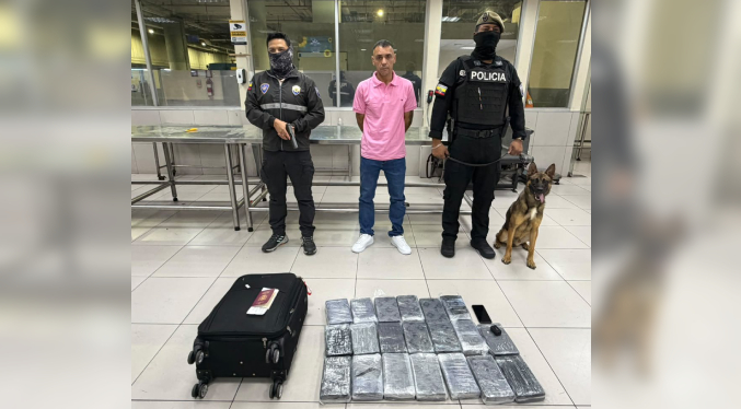 La Policía de Ecuador detiene en un aeropuerto a un español con 19,7 kilogramos de cocaína