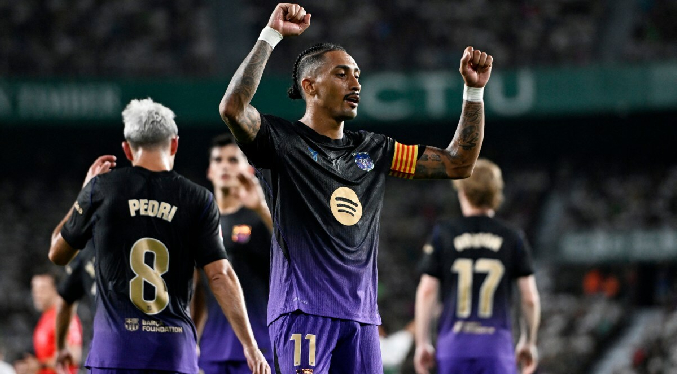 Barcelona golea 5-0 al Elche con dobletes de Raphinha y Fermín López