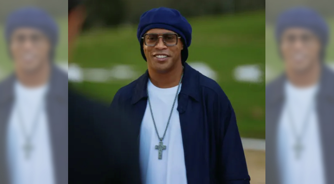Ronaldinho llega a Italia tras fichar con el Ravenna de 3ra división