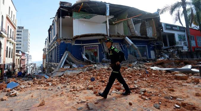 Sube a 24 muertos y decenas de heridos en Colombia tras fuerte terremoto