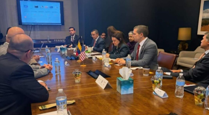 Venezuela suscribe contrato con empresa de EEUU para desarrollo de dos campos petroleros