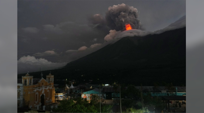 Guatemala en alerta por el incremento de actividad en el Volcán de Fuego
