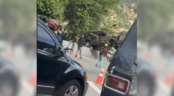 Mujer muere al sufrir accidente en autopista de Caracas y terminar en el Guaire