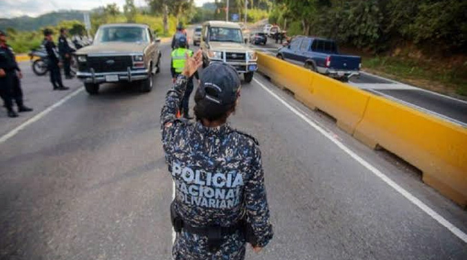 Gobierno anuncia la eliminación de las alcabalas policiales