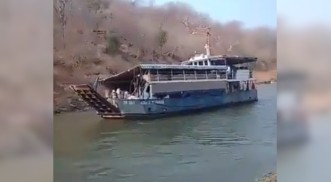 Al menos 44 muertos tras el vuelco de un ferri en un lago de Zimbabue