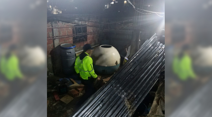 Colapsa vivienda en Carapita tras sismo que sacudió a Caracas este 18-Ago