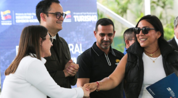 Banca pública y privada entrega 478 créditos para la reactivación comercial de La Guaira