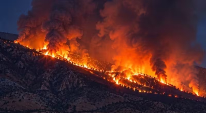 Más de 40.000 evacuados por incendio forestal en Nevada, EEUU