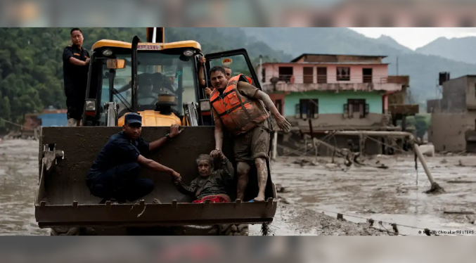 Reportan 22 muertos y casi 400 personas desaparecidas tras inundaciones en Nepal