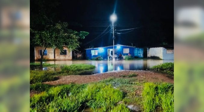 Onda 40 afecta a 12 familias y 22 viviendas tras crecida de ríos en Anzoátegui